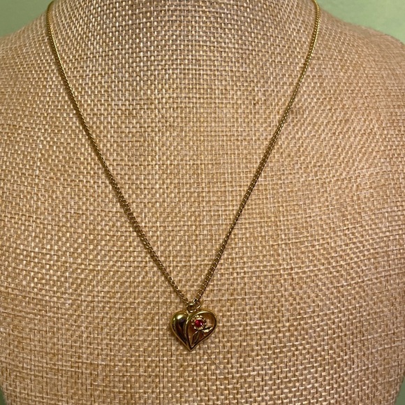 💫$10 add on. Sweet red stone gold heart necklace - Picture 3 of 3
